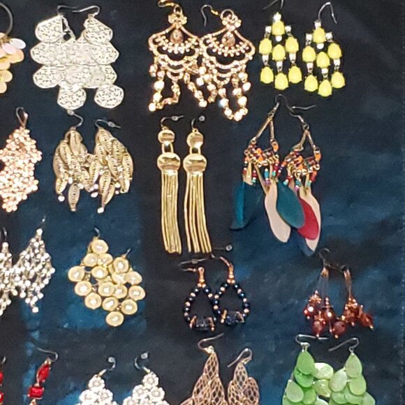 60 Pair of Earrings! - Picture 5 of 7